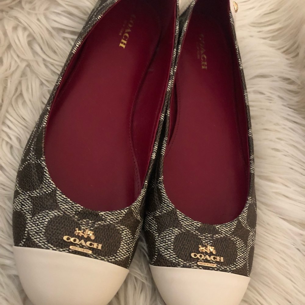 CHELSEA SIG C PVC/MAT CLF COACH FLATS